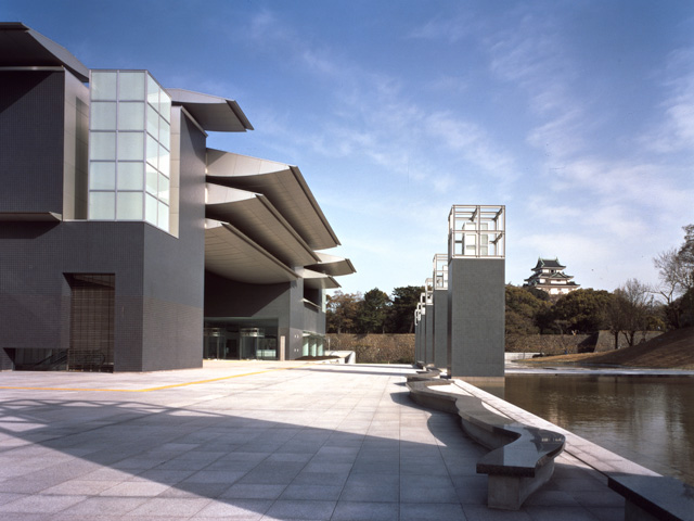 県立近代美術館・県立博物館